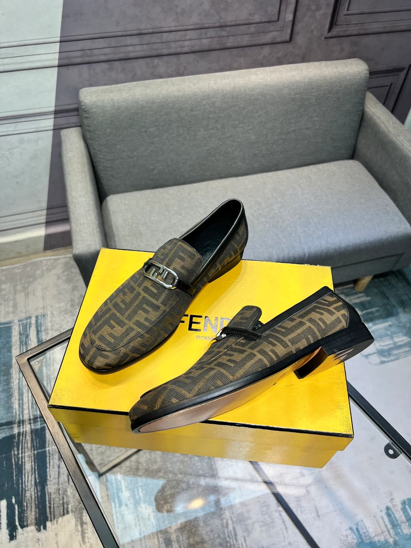 Men's shoes 💰940 [FENDI] Fendi men's business casual leather shoes imported brand cloth/calf leather/open edge beads/brand logo printing -Inner lining: comfortable cowhide lining -Outsole: genuine leather outsole with rubber backing embedded in the heel, perfect injection molding -Super high quality control·Fine workmanship: highlighted (high-end·luxury·grade) -Size: 39-44.38.45.46 Customized, non-returnable